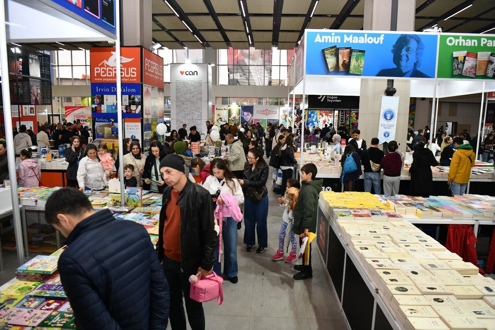 2. Balıkesir Kitap Fuarı Hafta Sonu Doldu Taştı
