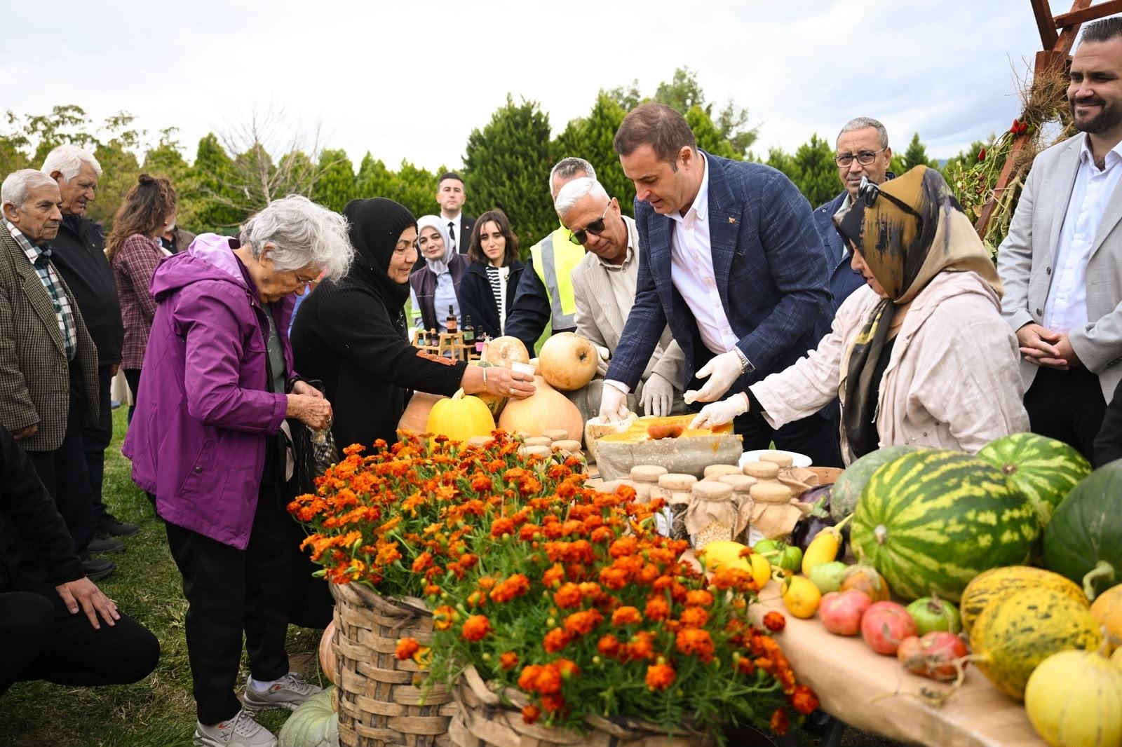 Büyükşehir Kadın Çiftçilerin Emeğini Koruyor, Ata Mirasını Geleceğe Aktarıyor